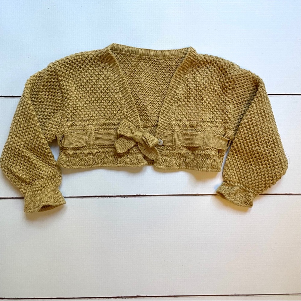 Gold shrug